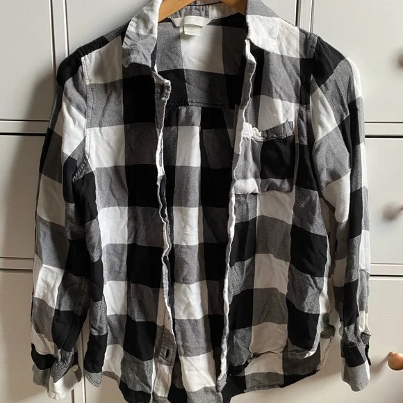Black and White Plaid Button Up H&M - Picture 3 of 3